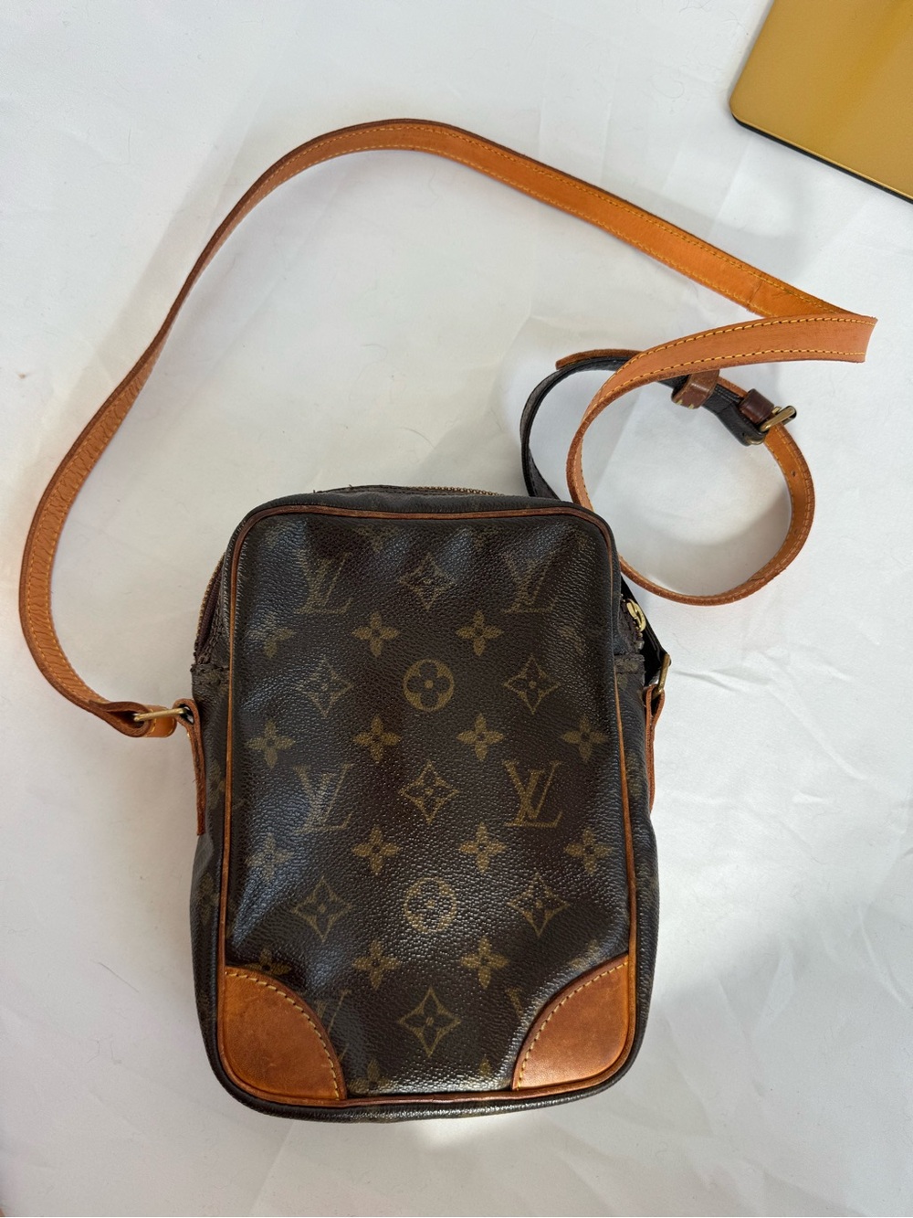 Louis Vuitton Danube Vintage Monogram Messenger Crossbody with Tan Trim - Picture 4 of 10